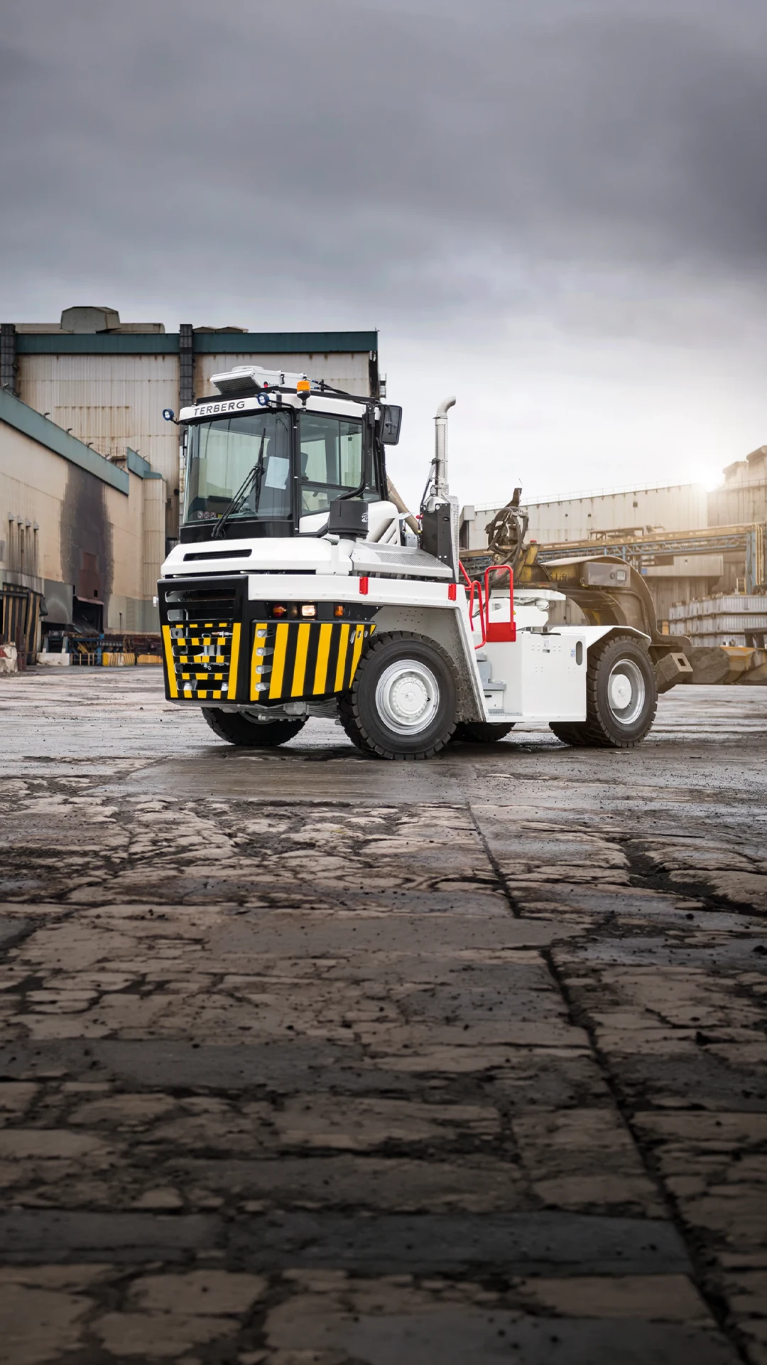Terberg RT Series 4x4 terminal tractor for RoRo and industrial applications